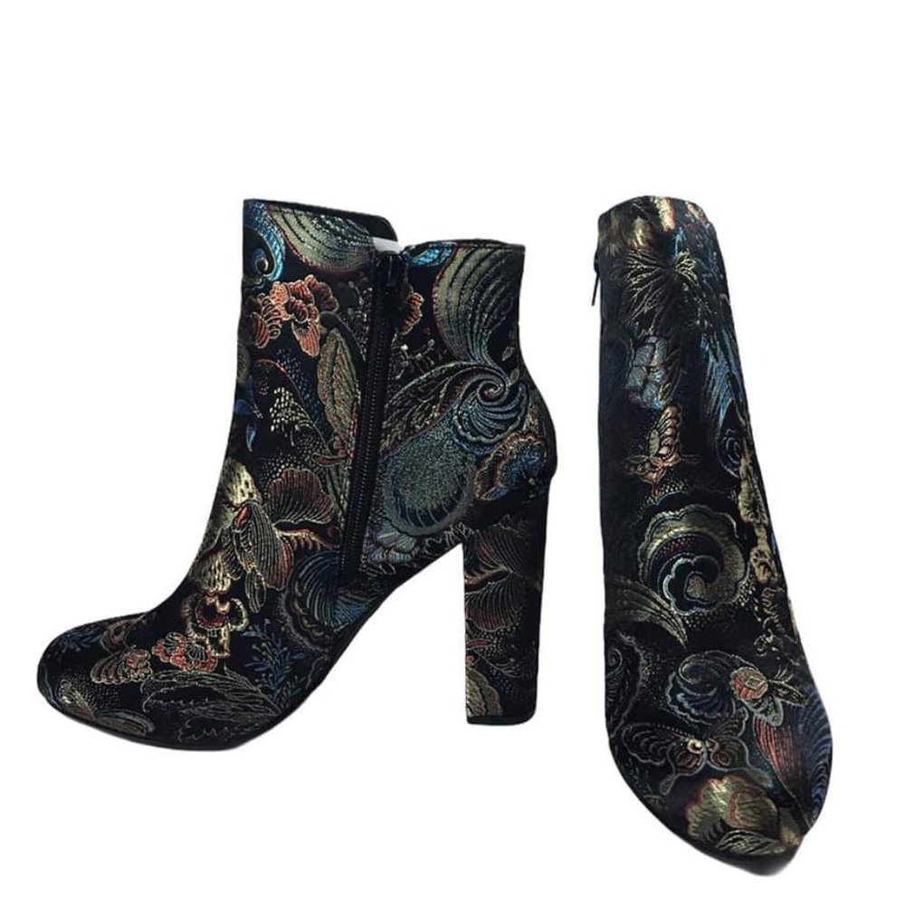 BAMBOO Living-23S Floral Brocade Block Heel Women's Ankle Bootie Boots Size 6